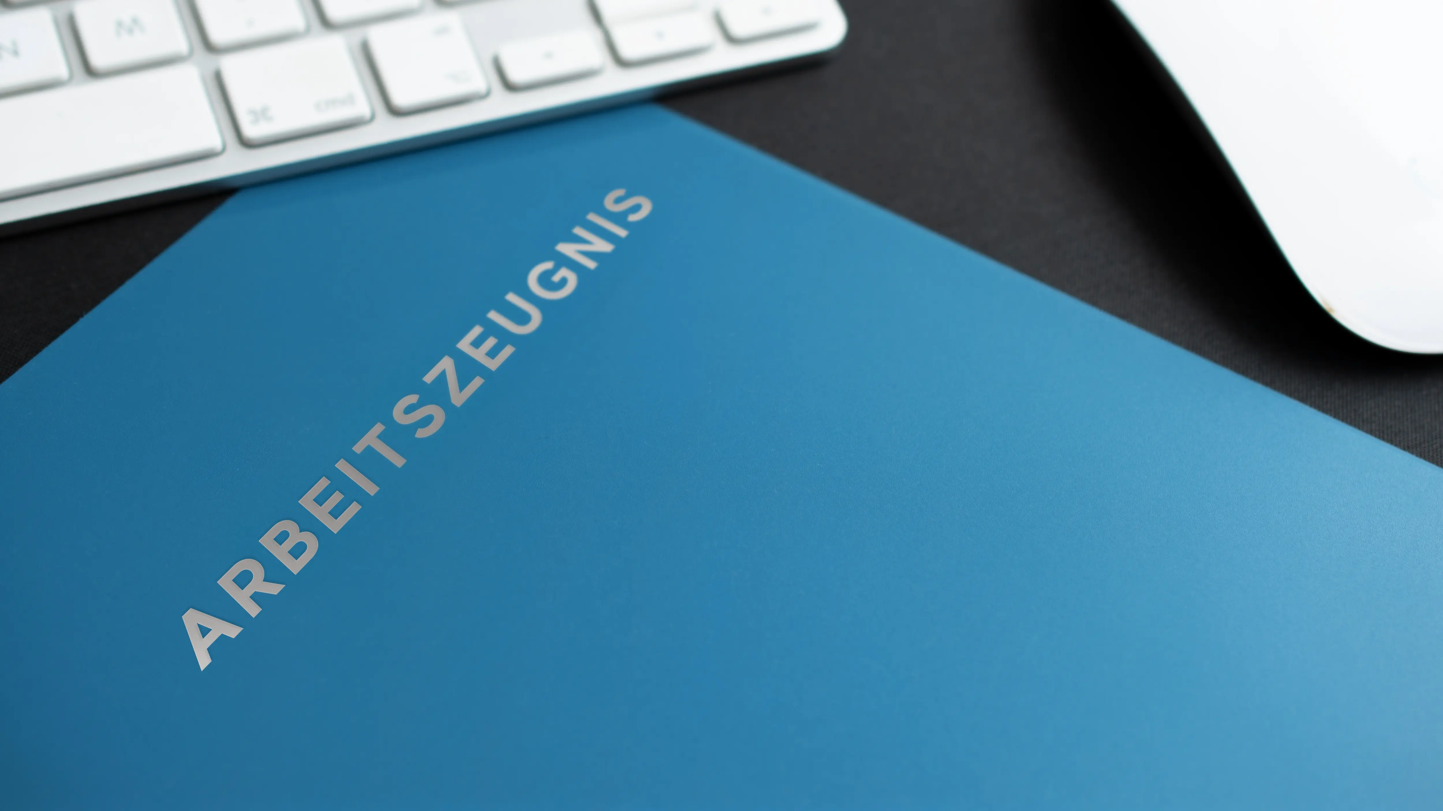 Hintergrundbild - Arbeitszeugnis, Empfehlungsschreiben, Zertifikate & Co.