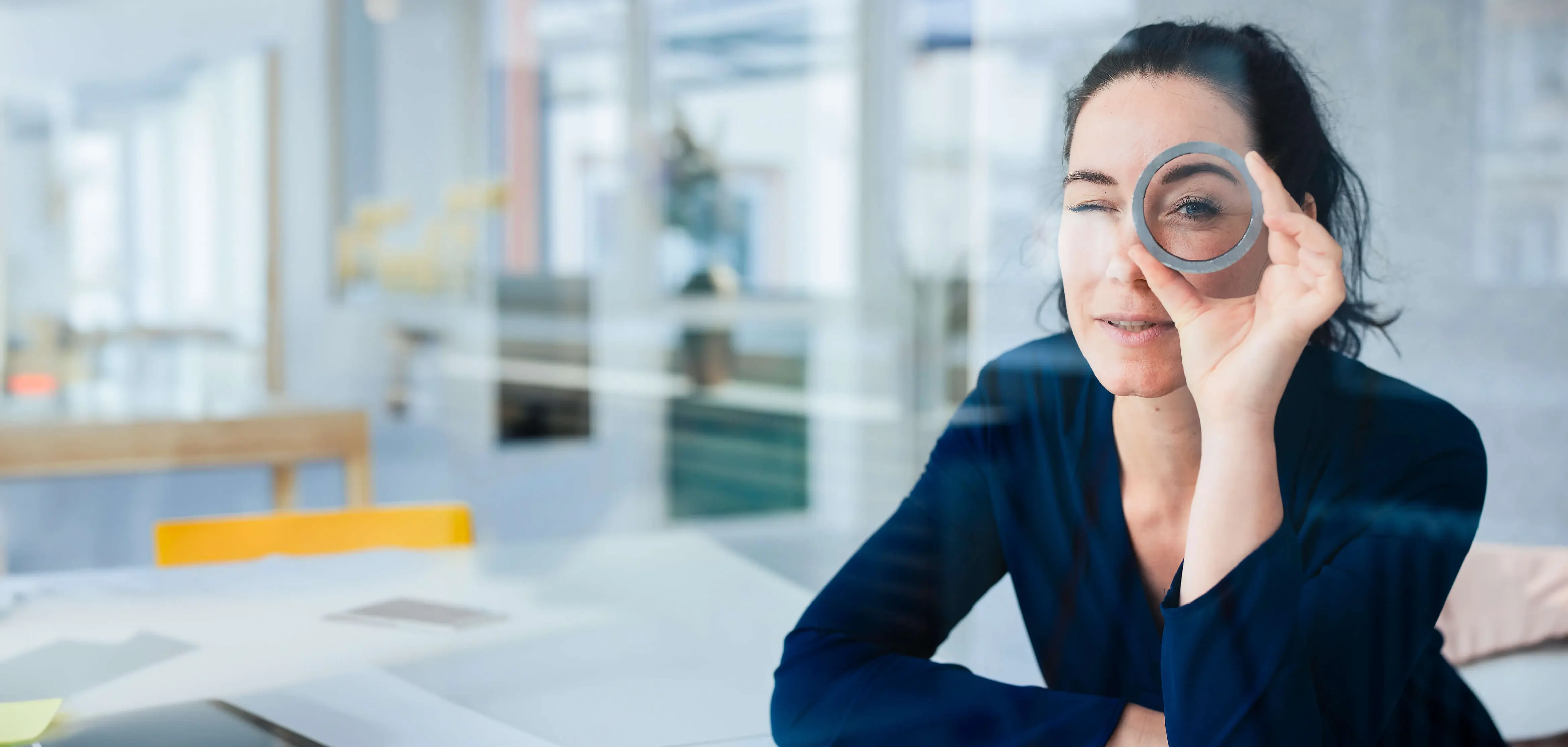 Hintergrundbild - Menschen mit Durchblick gesucht.