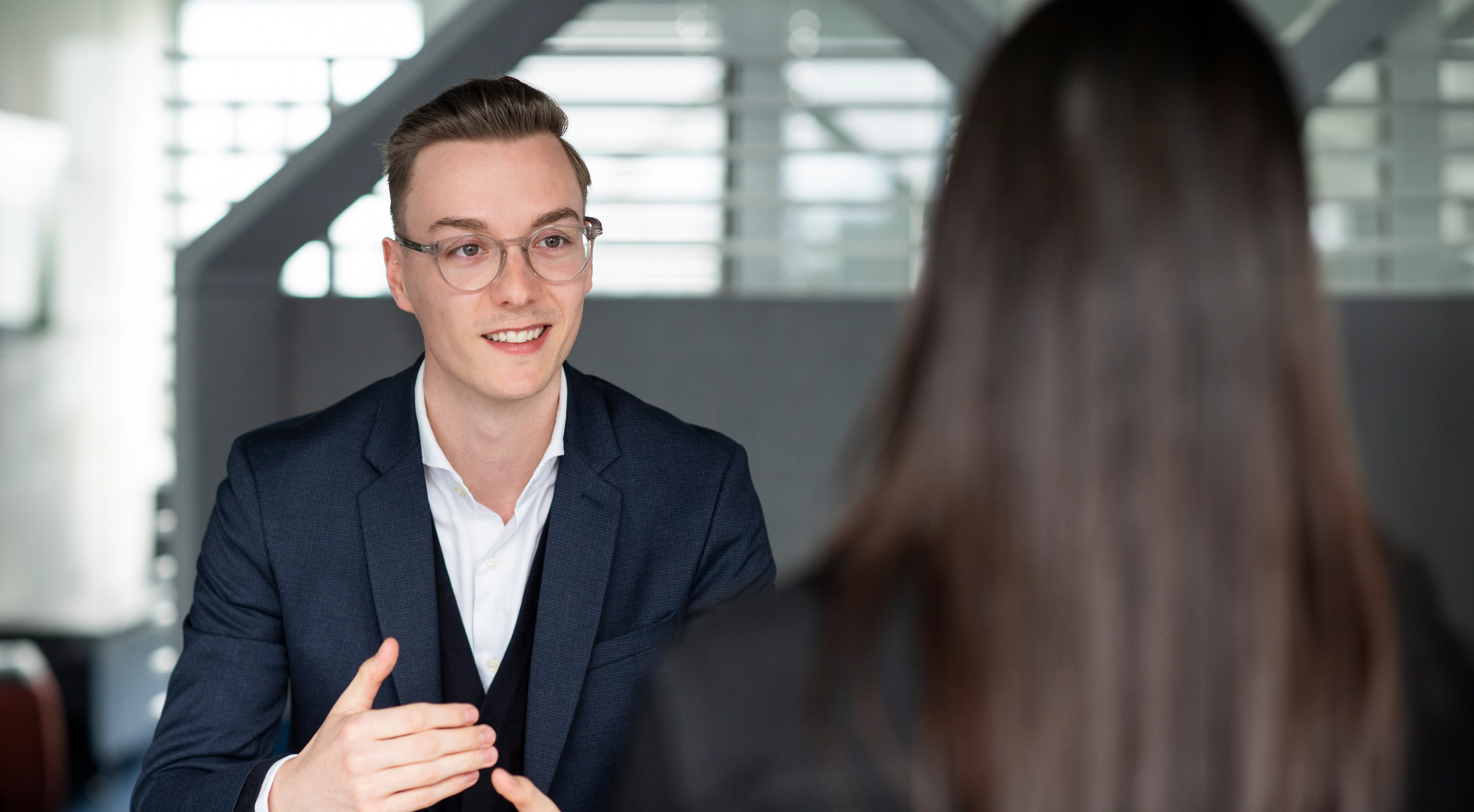 Hintergrundbild - Diese Fragen zeigen Dein Interesse.