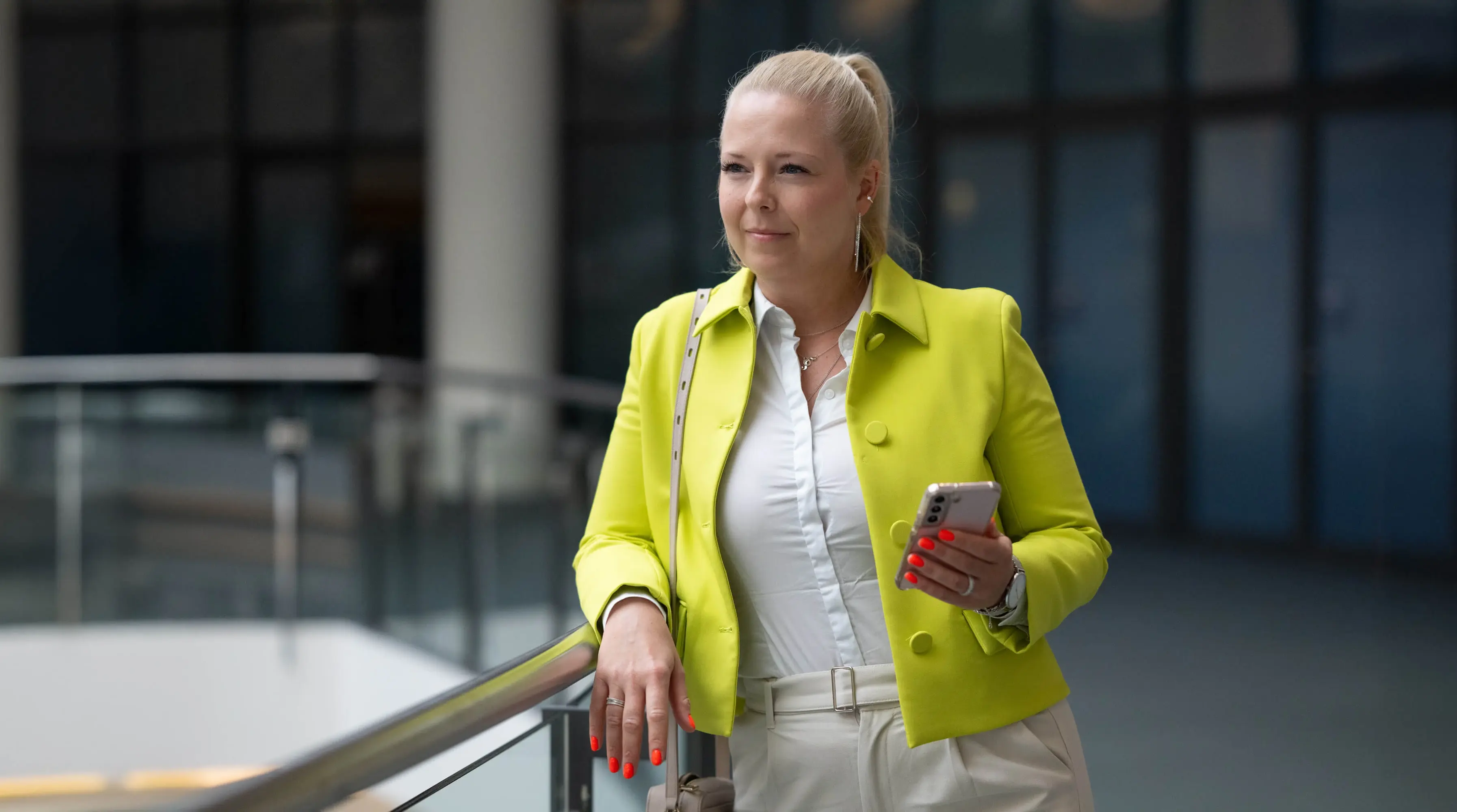 Hintergrundbild - Mensch trifft Technologie.