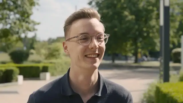 Interner Mitarbeiter von Hofmann Personal berichtet über seine Ausbildung und Karrierechancen im Zeitarbeitsunternehmen.